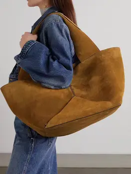 Нов нишевый дизайн, лесна мека замшевая bag-чанта с голям капацитет, чанта-тоут в неутрален стил, зашити ретро-matte чанта-тоут под мишниците.